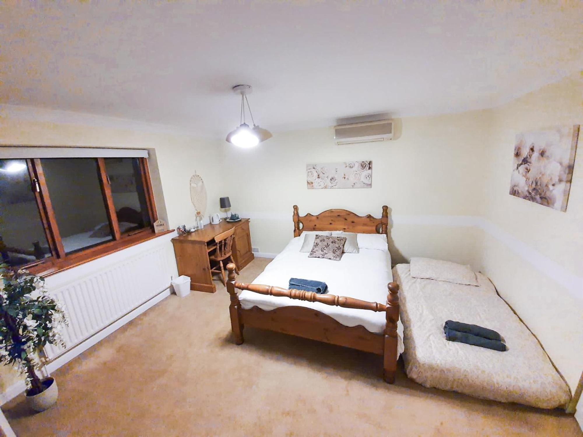 Old Slade Cottage - Train To London 30Mins, Heathrow 15Mins Away,Free Parking - En-Suit Rooms West Drayton  Exterior photo