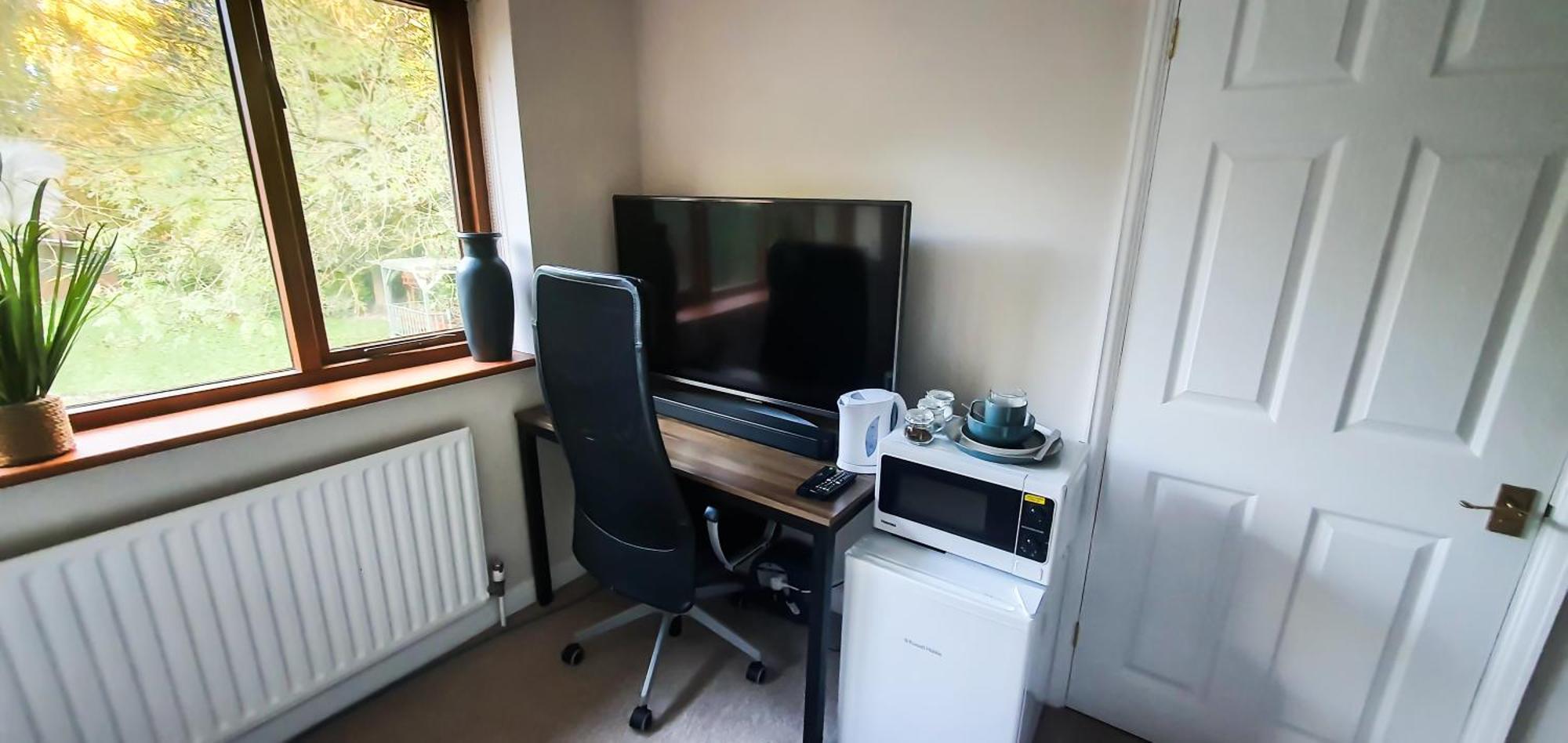 Old Slade Cottage - Train To London 30Mins, Heathrow 15Mins Away,Free Parking - En-Suit Rooms West Drayton  Room photo